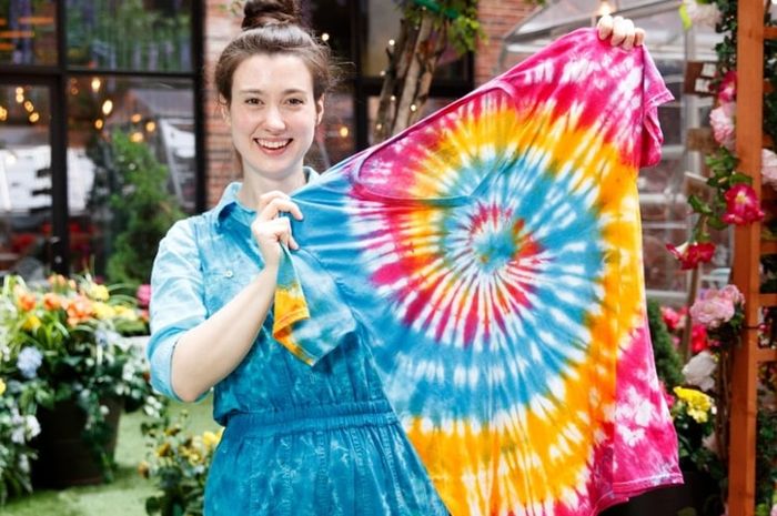6 Langkah Mudah Membuat Kaos Tie Dye di Rumah