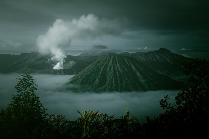 4 Wisata Gunung Indonesia yang Ramai Dikunjungi