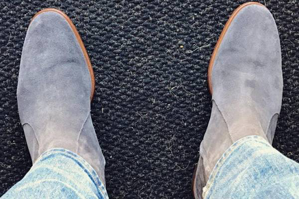 Penyebab Memudarnya Warna Sepatu yang Dapat Dicegah