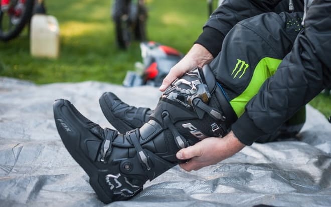 4 Tips Merawat Sepatu Boot Motocross