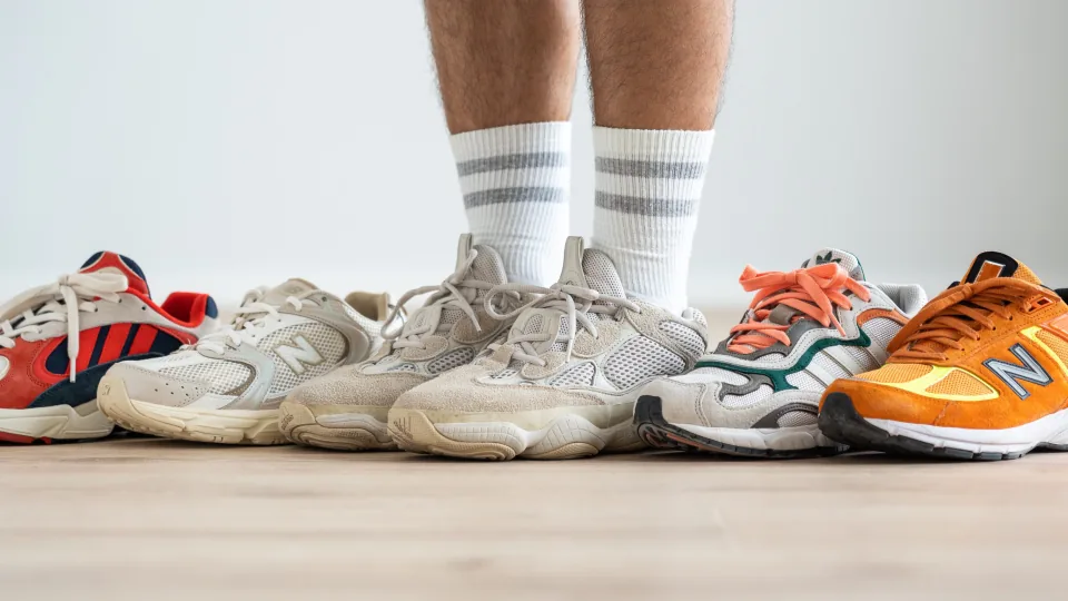 Mengapa 'Dad Shoes' Kembali Populer Saat Ini?
