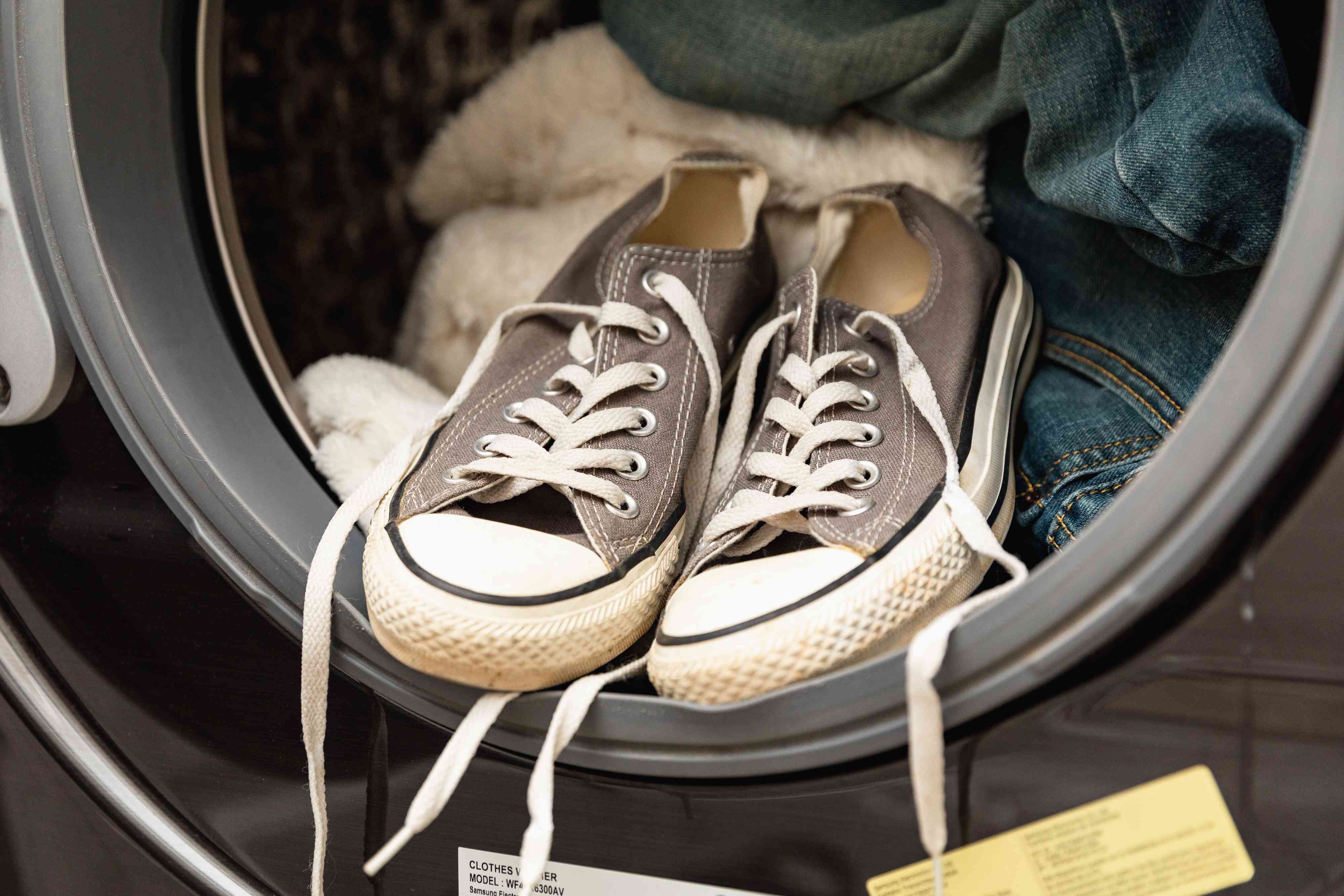 5 Alasan Utama Mengapa Tidak Disarankan Mencuci Sepatu dengan Mesin Cuci!